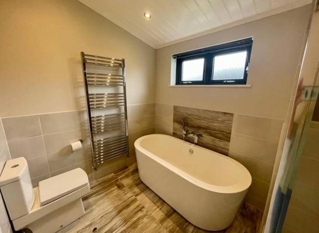 *Luxury Holiday Home With Hot Tub Close To Beach* Penally Экстерьер фото