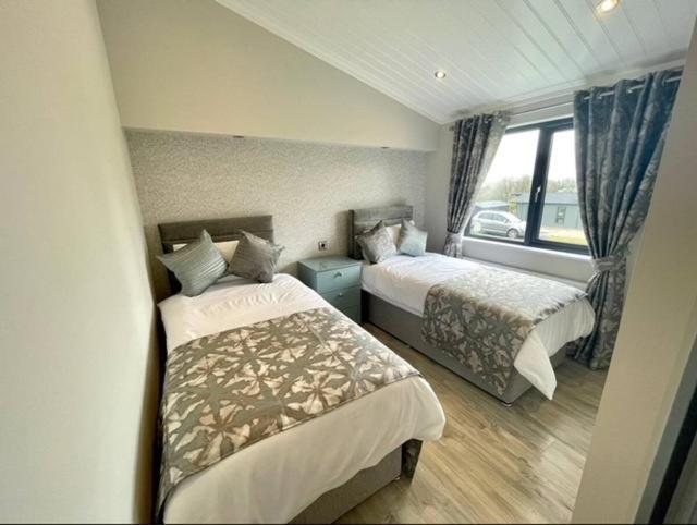 *Luxury Holiday Home With Hot Tub Close To Beach* Penally Экстерьер фото